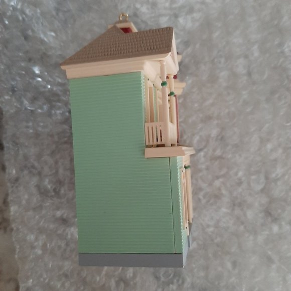 NIB 2005 Victorian Home Hallmark Keepsake Ornament Nostalgic Houses & Shops #22 - Picture 5 of 14